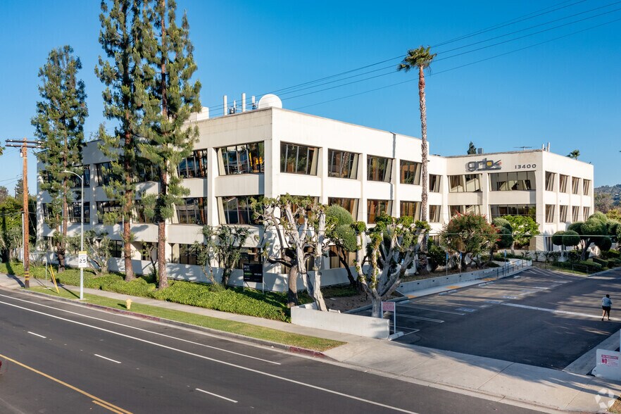 13400 Riverside Dr, Sherman Oaks, CA à louer - Photo du bâtiment - Image 1 de 5
