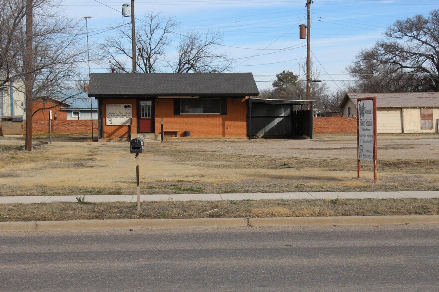 210 W Houston St, Floydada, TX à vendre - Photo principale - Image 1 de 7