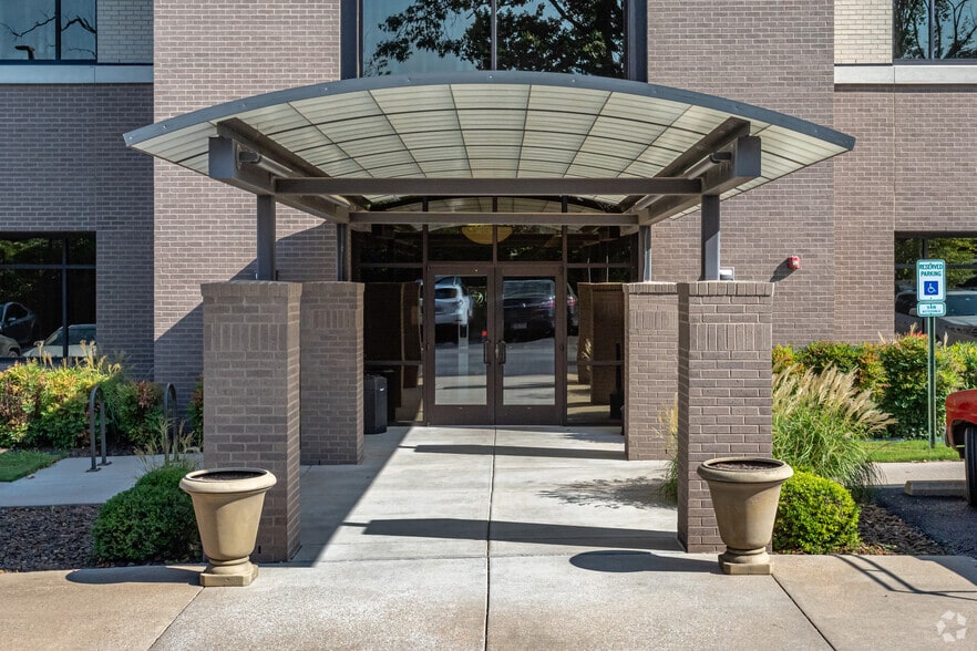 4375 N Vantage Dr, Fayetteville, AR for lease - Building Photo - Image 3 of 7