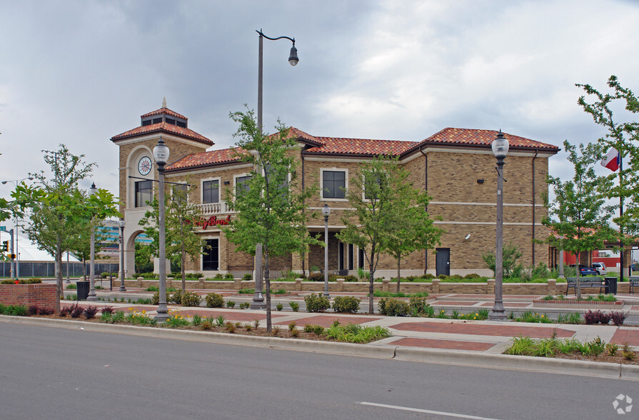 611 University Ave, Lubbock, TX à vendre - Photo principale - Image 1 de 1