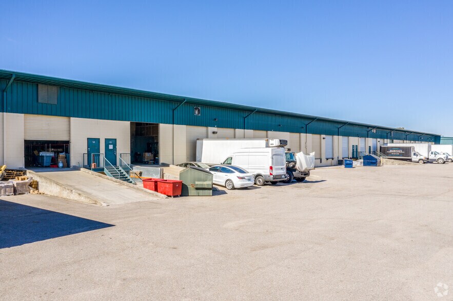 3601 Vineland Rd, Orlando, FL à louer - Photo du bâtiment - Image 2 de 11