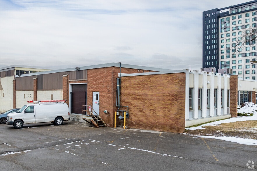 1220 Birchmount Rd, Toronto, ON for lease - Primary Photo - Image 1 of 4
