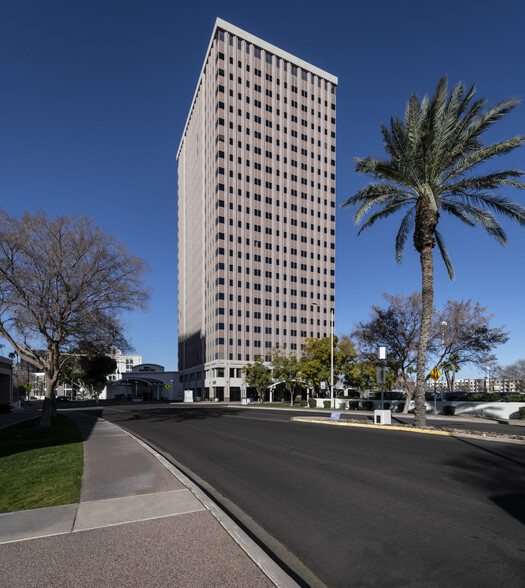 4000 N Central Ave, Phoenix, AZ à louer - Photo du bâtiment - Image 1 de 9