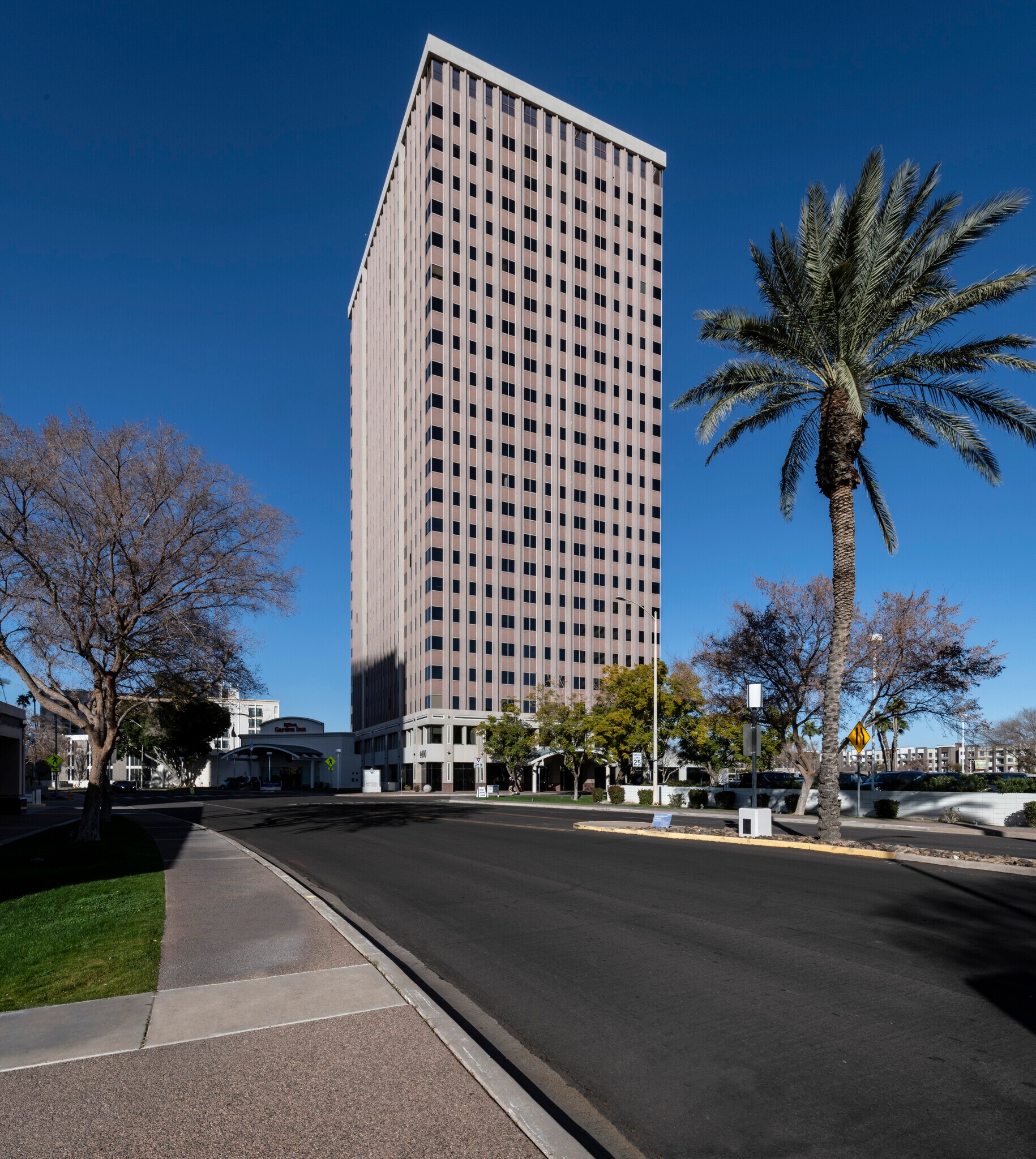 4000 N Central Ave, Phoenix, AZ à louer Photo du bâtiment- Image 1 de 10