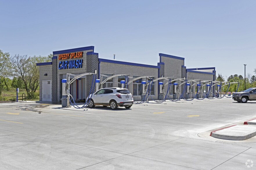 300 W Hudson Rd, Rogers, AR à vendre - Photo principale - Image 1 de 9