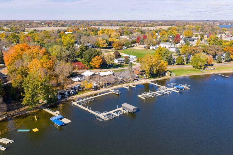 805 Main St, Madison Lake, MN à vendre - Photo du bâtiment - Image 3 de 23