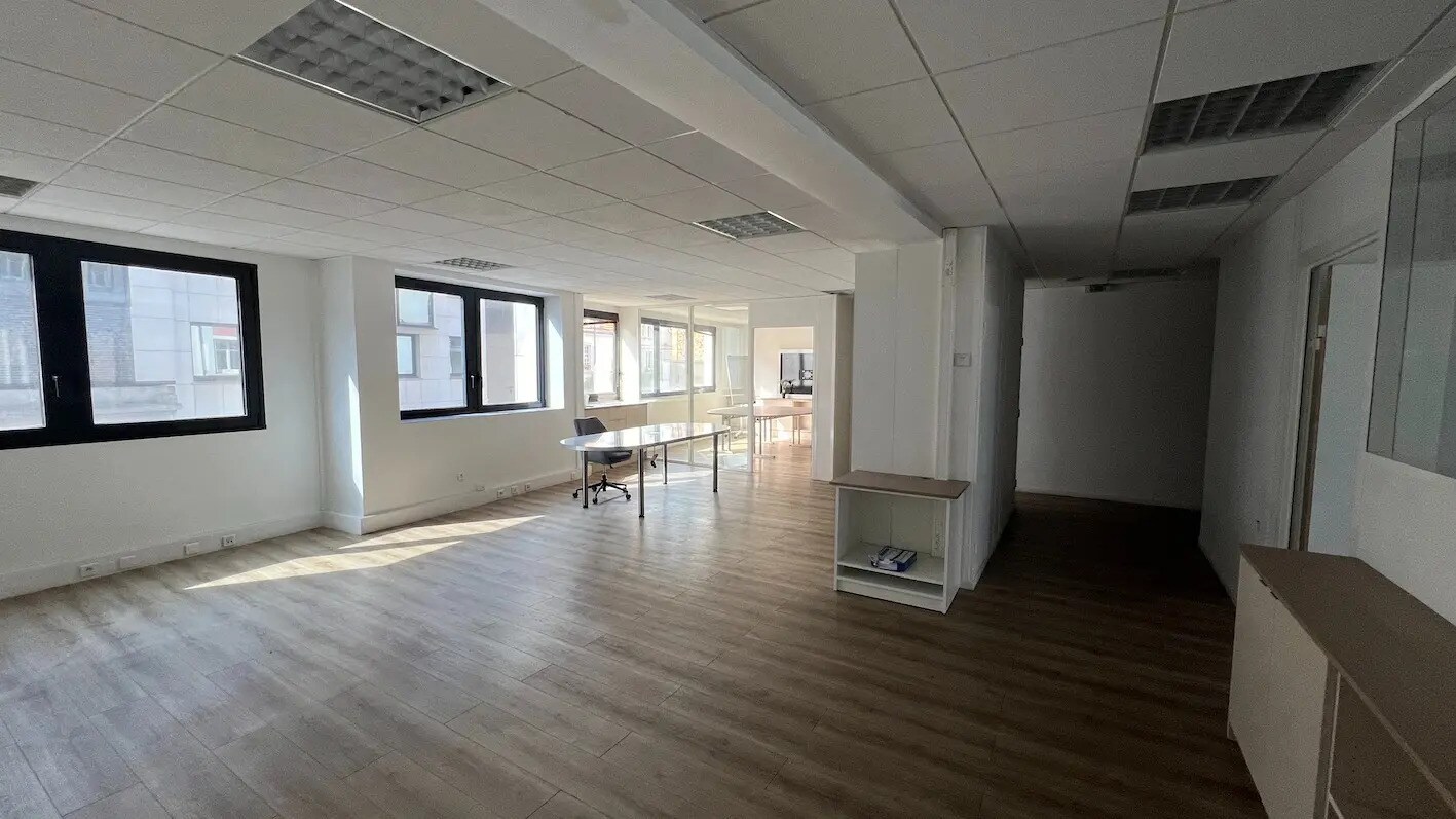 Office in Boulogne-Billancourt for lease Building Photo- Image 1 of 13
