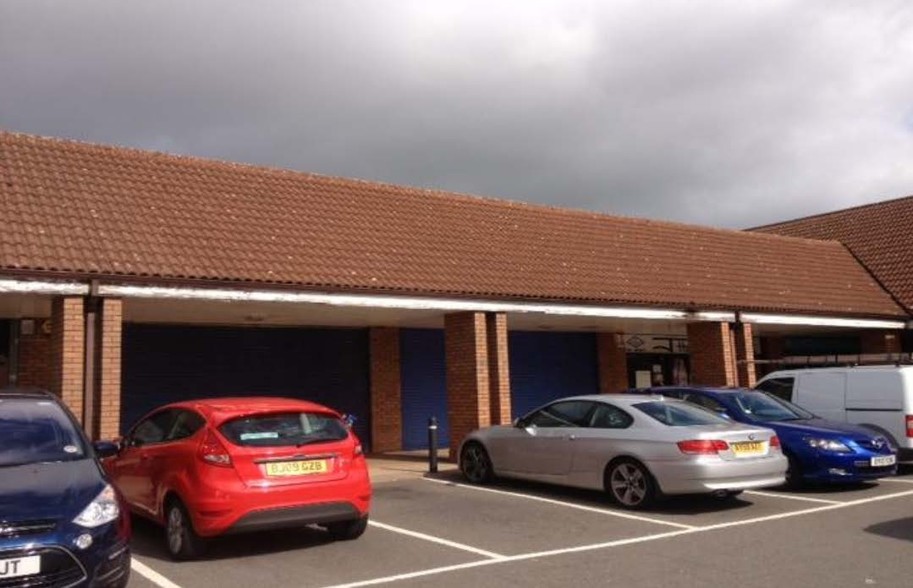 Heath Way, Cannock for lease - Primary Photo - Image 1 of 3