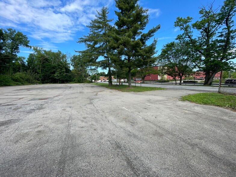 7 Neptune Rd, Poughkeepsie, NY for lease - Primary Photo - Image 1 of 4