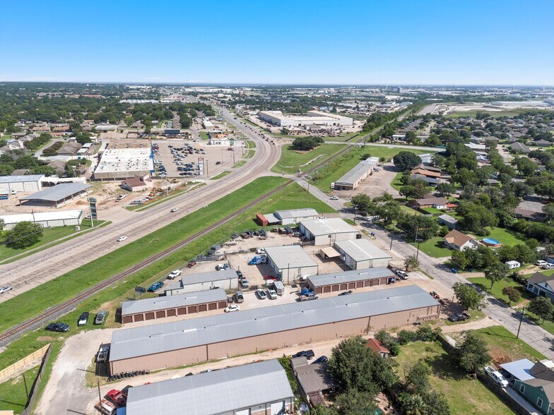 125 N 1st St, Hewitt, TX à louer - Photo du bâtiment - Image 2 de 6