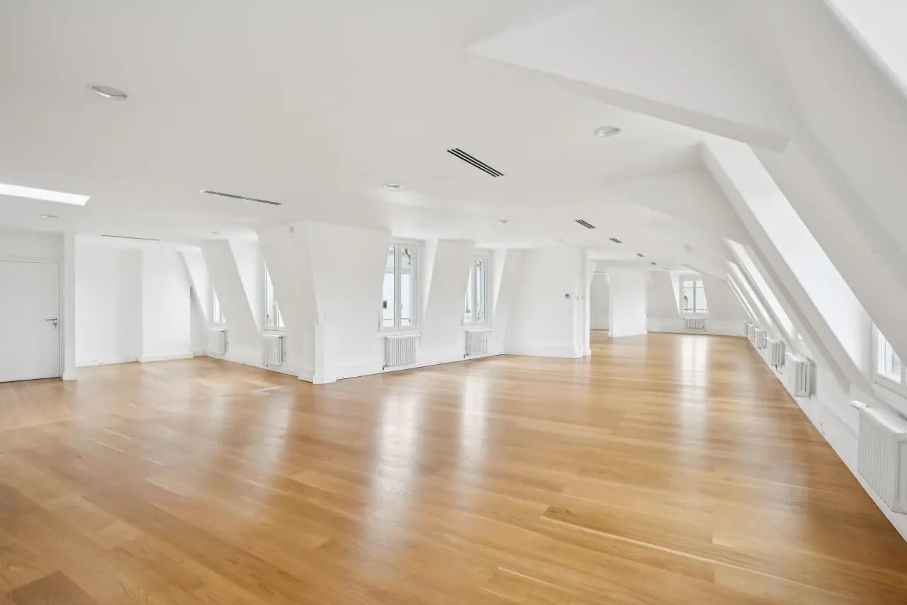 Office in Paris for lease Interior Photo- Image 1 of 7