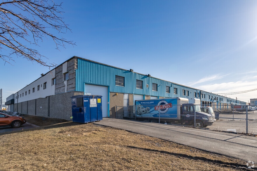588-670 Rue Jean-Neveu, Longueuil, QC à louer - Photo du bâtiment - Image 2 de 7