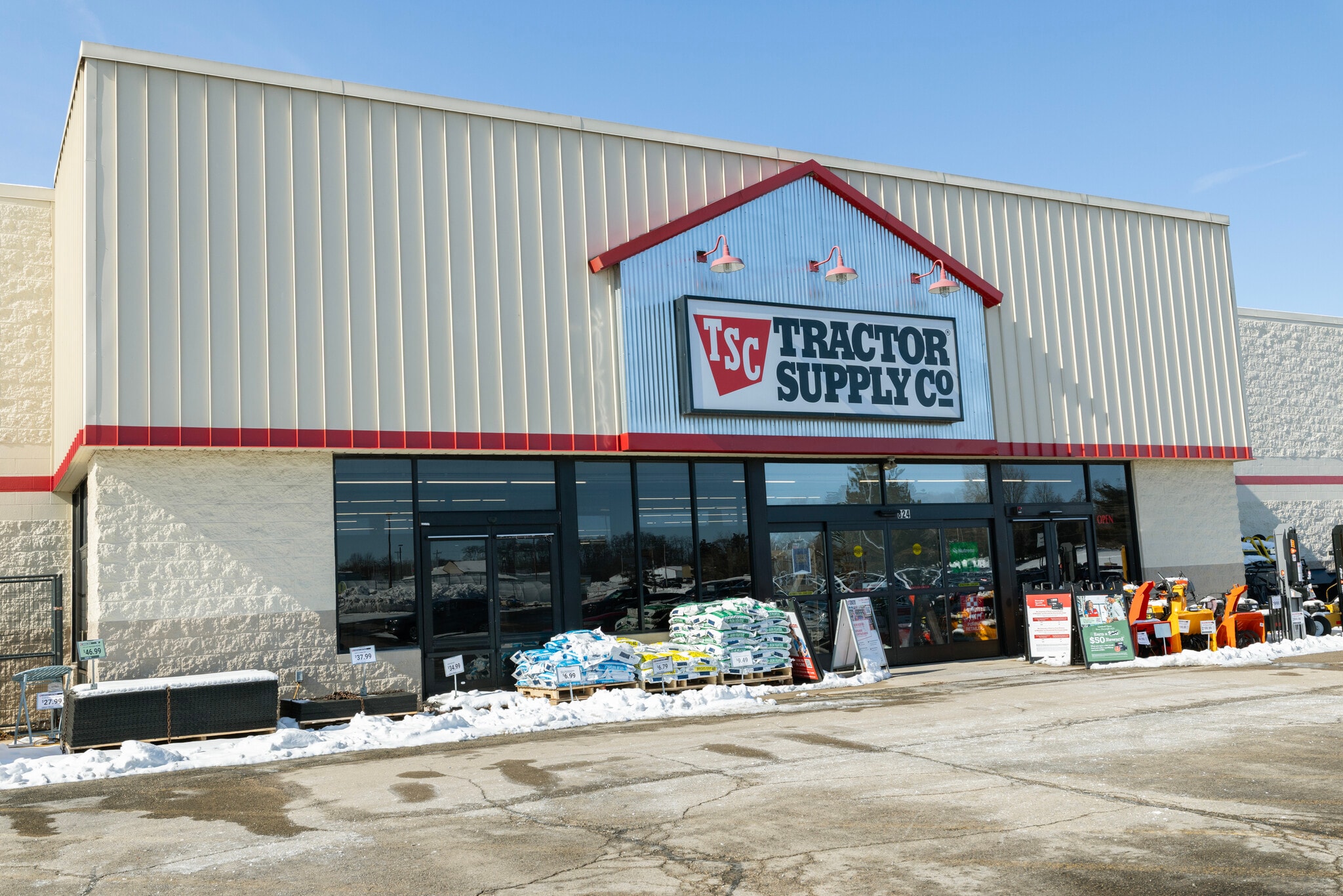 720-756 Broadway St, Berlin, WI for lease Building Photo- Image 1 of 11