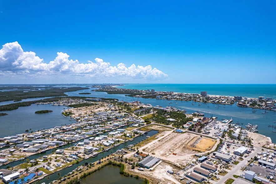 over 2 ACRES W/ GULF ACCESS available portfolio of 2 properties for sale on LoopNet.ca - Building Photo - Image 3 of 8