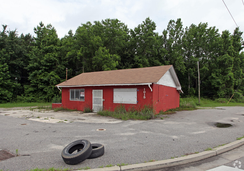 1015 E Smith St, Timmonsville, SC for lease - Primary Photo - Image 1 of 3