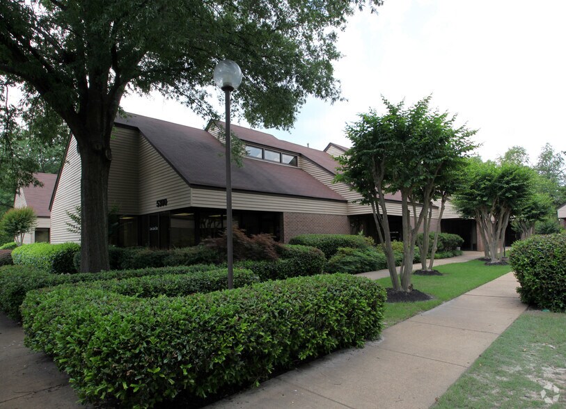 2893 S Mendenhall, Memphis, TN à louer - Photo du bâtiment - Image 3 de 10