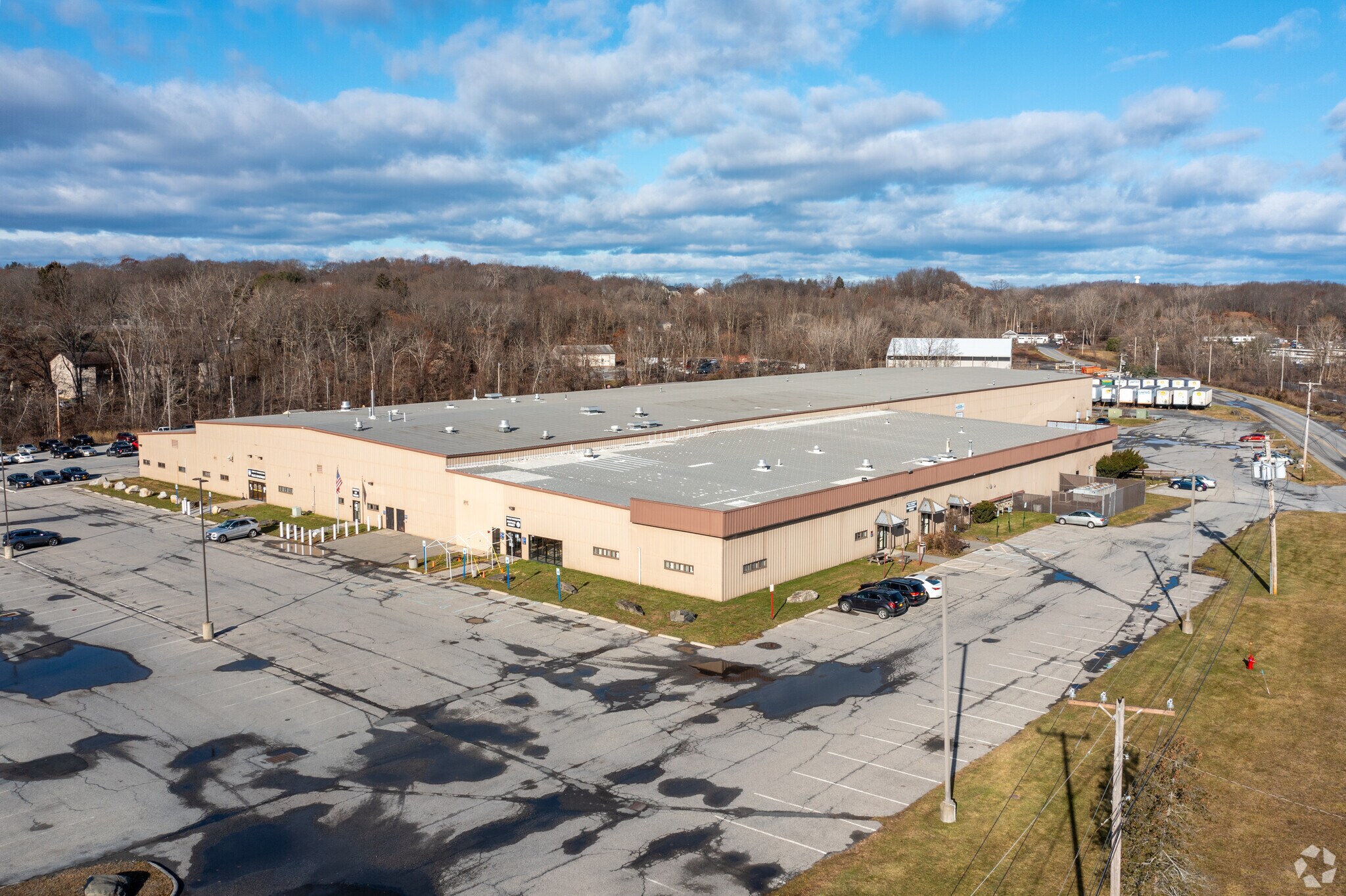 Industrial / Office Complex portefeuille de 2 propriétés à vendre sur LoopNet.ca Photo du bâtiment- Image 1 de 6