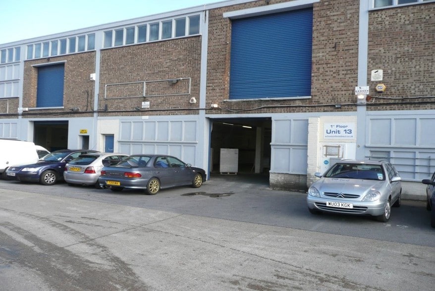 Bond Rd, Mitcham for lease - Building Photo - Image 3 of 47