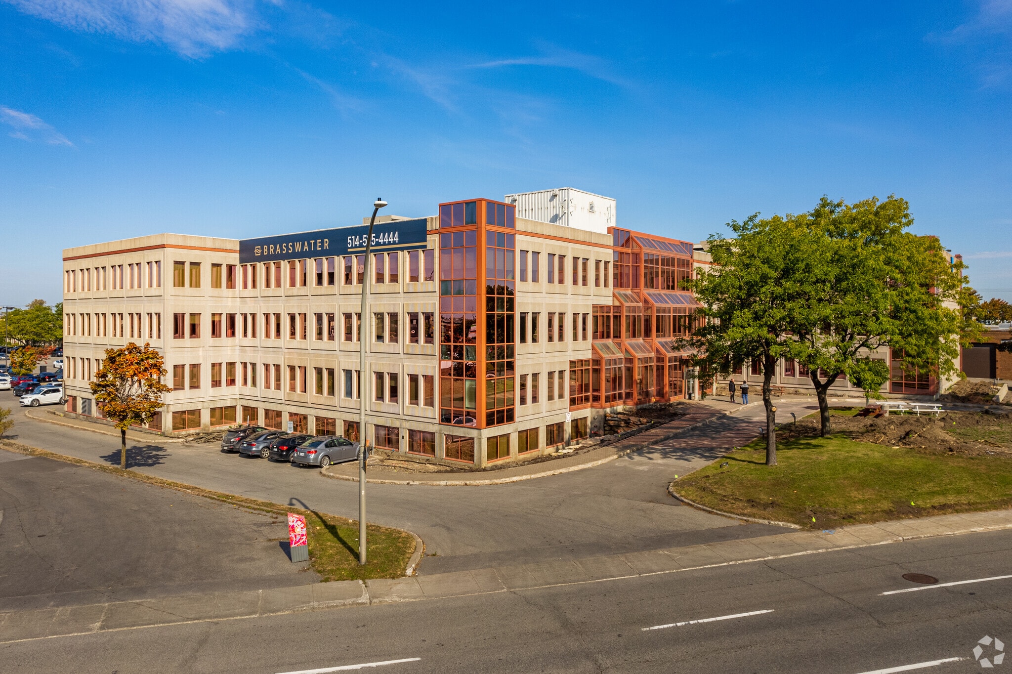 7405 Rte Transcanadienne, Montréal, QC à louer Photo principale- Image 1 de 13