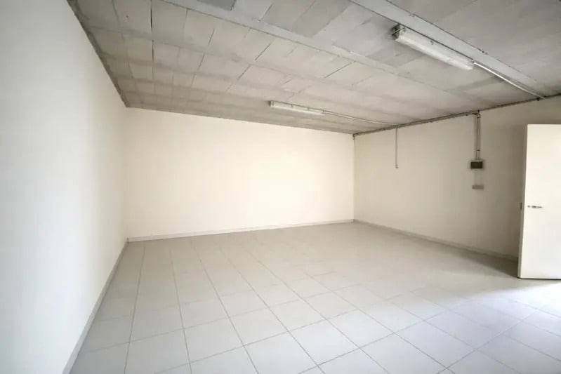 Office in La Farlède for lease - Interior Photo - Image 2 of 8
