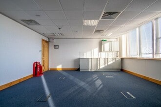 575-599 Maxted Rd, Hemel Hempstead for lease Interior Photo- Image 1 of 7