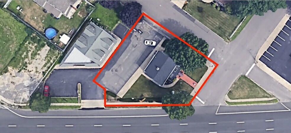 55 W Sunrise Hwy, Lindenhurst, NY à vendre - Photo du bâtiment - Image 2 de 7