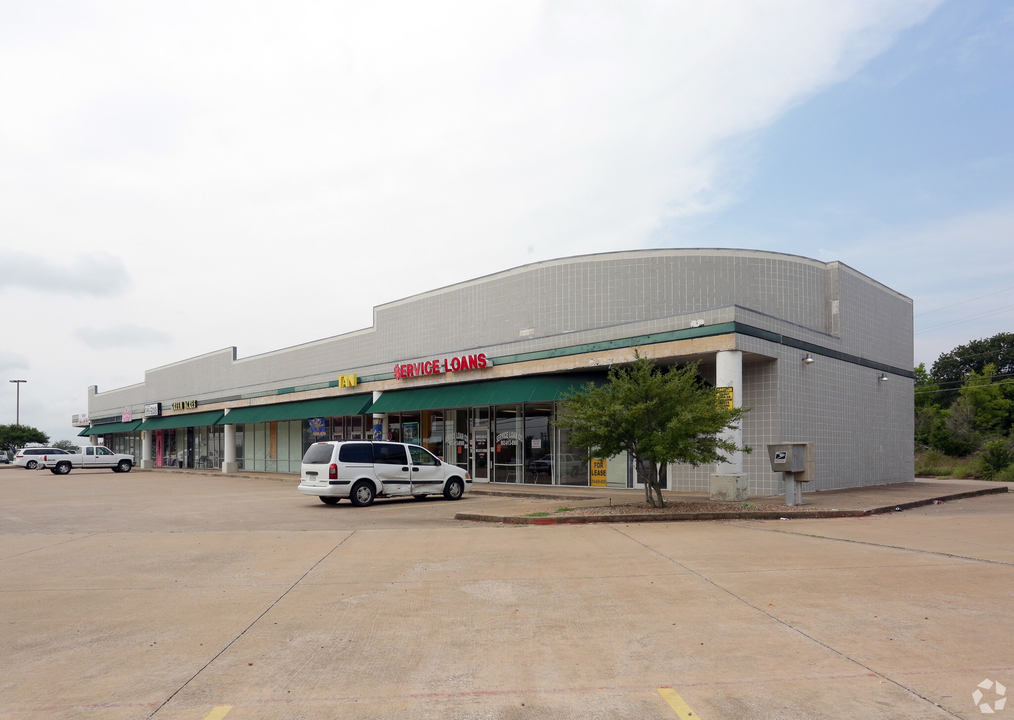 The Shops @ Taylor portfolio of 3 properties for sale on LoopNet.ca Primary Photo- Image 1 of 4