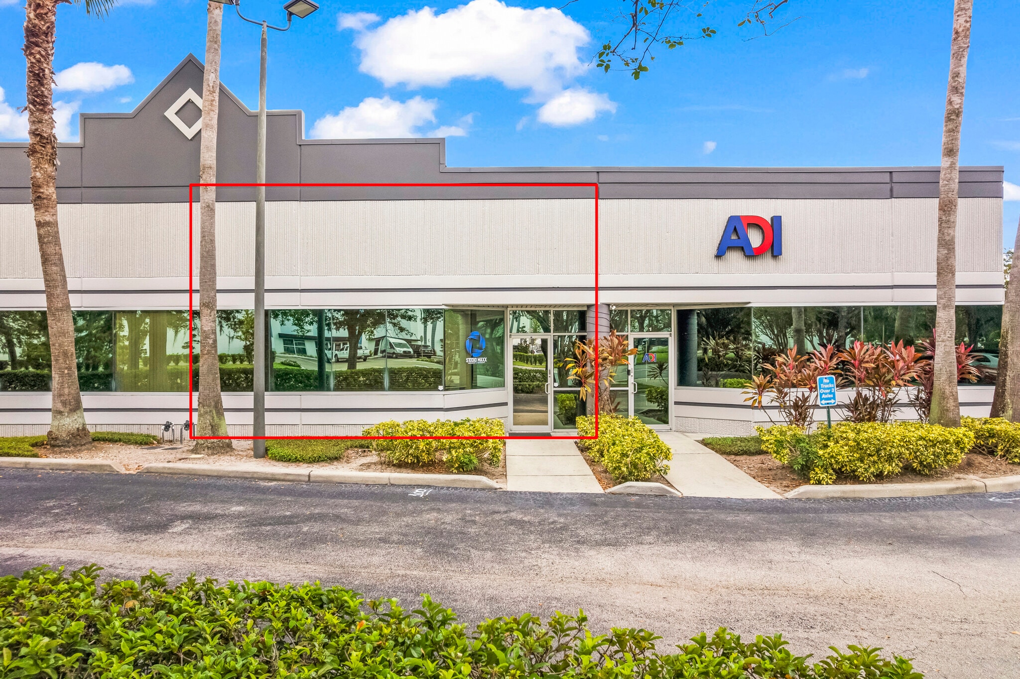 7901 Kingspointe Pky, Orlando, FL à louer Photo du bâtiment- Image 1 de 22