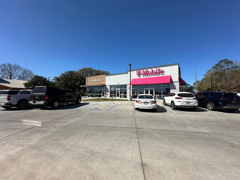 2335 N Parkerson Ave, Crowley, LA à louer - Photo du bâtiment - Image 1 de 6