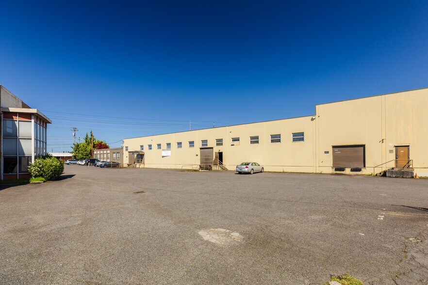 3145 NW Yeon Ave, Portland, OR à vendre - Photo du bâtiment - Image 3 de 6