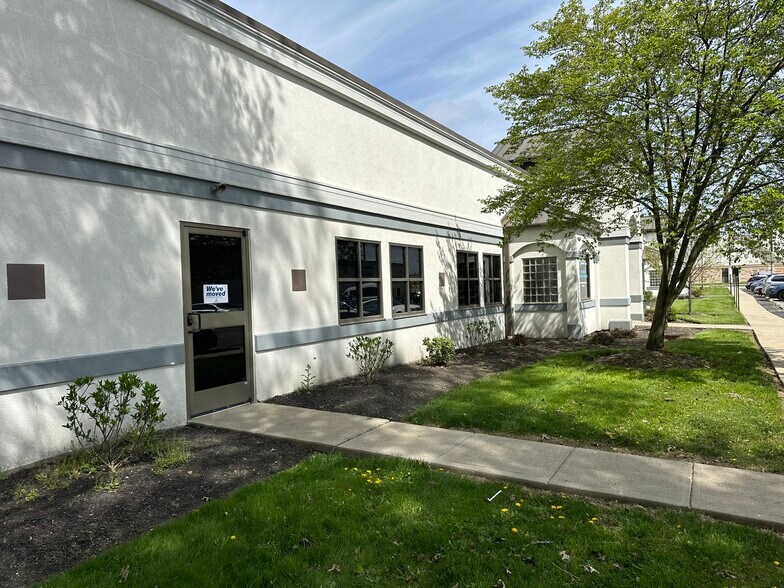 6465 E Broad St, Columbus, OH à louer - Photo du bâtiment - Image 2 de 3