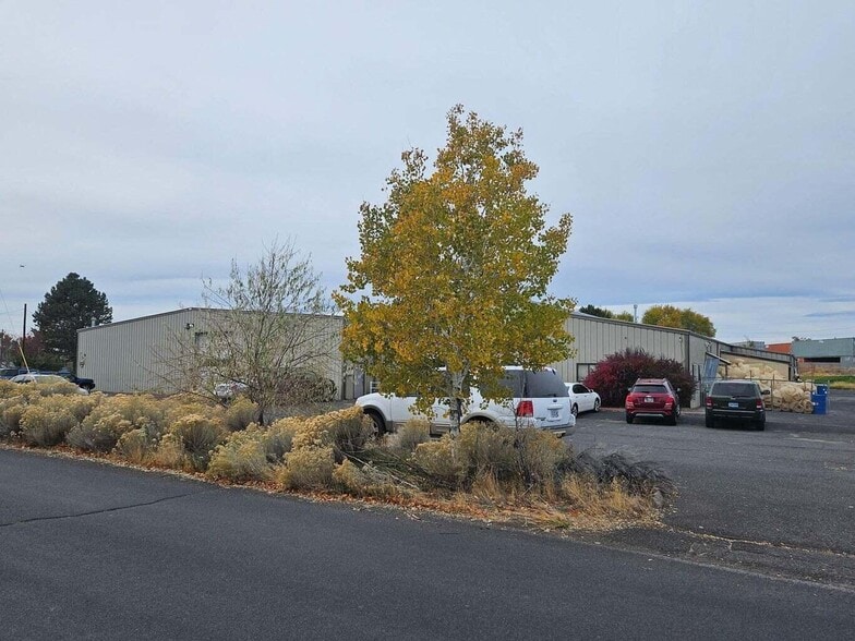 975 SW 1st St, Redmond, OR for sale - Building Photo - Image 2 of 3