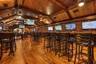 219-230 W River St, Savannah, GA à louer Photo intérieure- Image 2 de 12