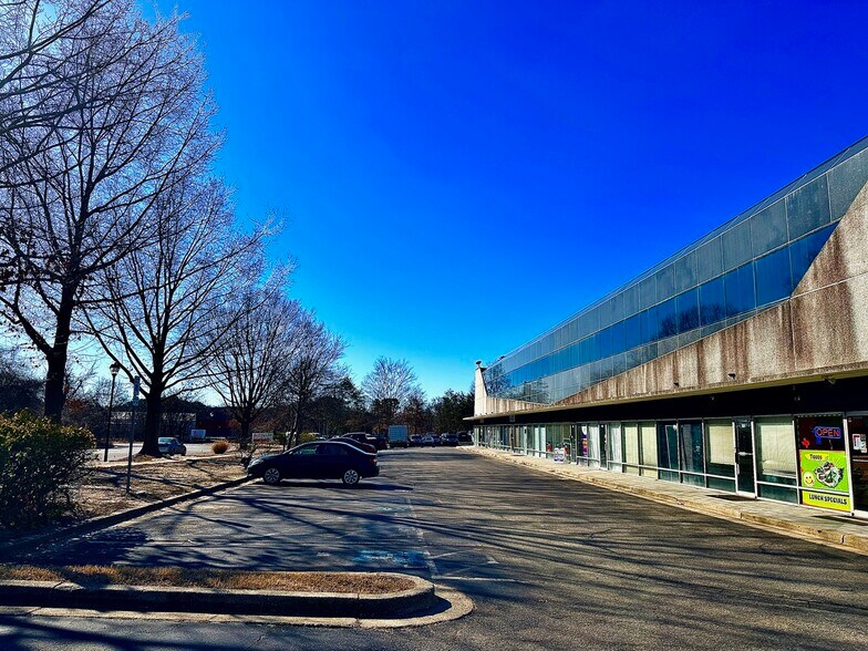 2301 Dorsey Rd, Glen Burnie, MD à louer - Photo du bâtiment - Image 3 de 32