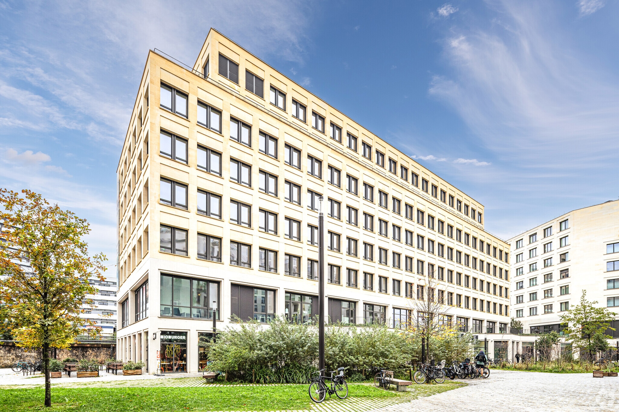 25 Allée Rose Dieng-Kuntz, Paris for lease Primary Photo- Image 1 of 45