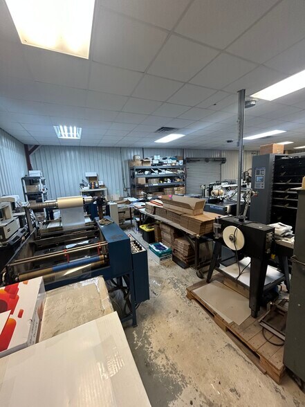 205 N Mantor Ave, Titusville, FL à vendre - Photo intérieure - Image 2 de 11