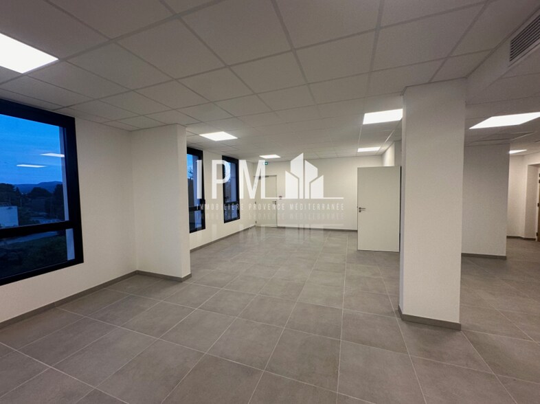 53 Chemin De Beaudinard Aux Solans, 13400 Aubagne, Aubagne à vendre - Photo du bâtiment - Image 2 de 4