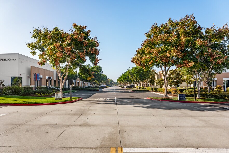 3142 Tiger Run Ct, Carlsbad, CA à louer - Photo du bâtiment - Image 2 de 6