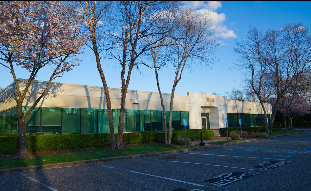 1860 Walt Whitman Rd, Melville, NY à louer Photo du bâtiment- Image 1 de 10