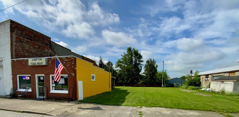 105 Colonial st, Kempton, IN for sale - Building Photo - Image 3 of 9