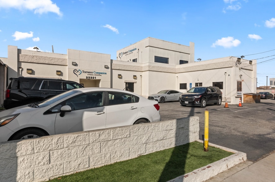 22221 S Vermont Ave, Torrance, CA à vendre - Photo du bâtiment - Image 2 de 9