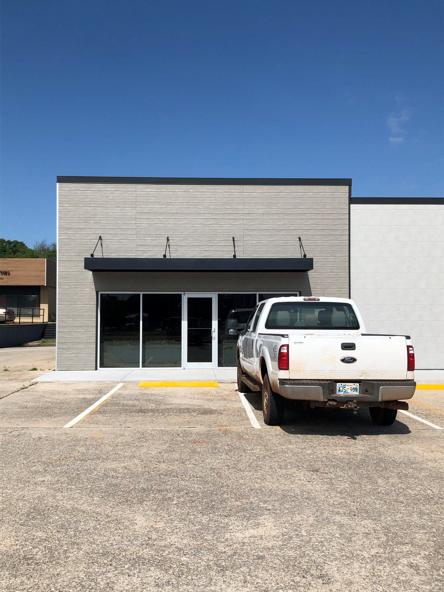 217-223 S Coltrane Rd, Edmond, OK for lease Building Photo- Image 1 of 14