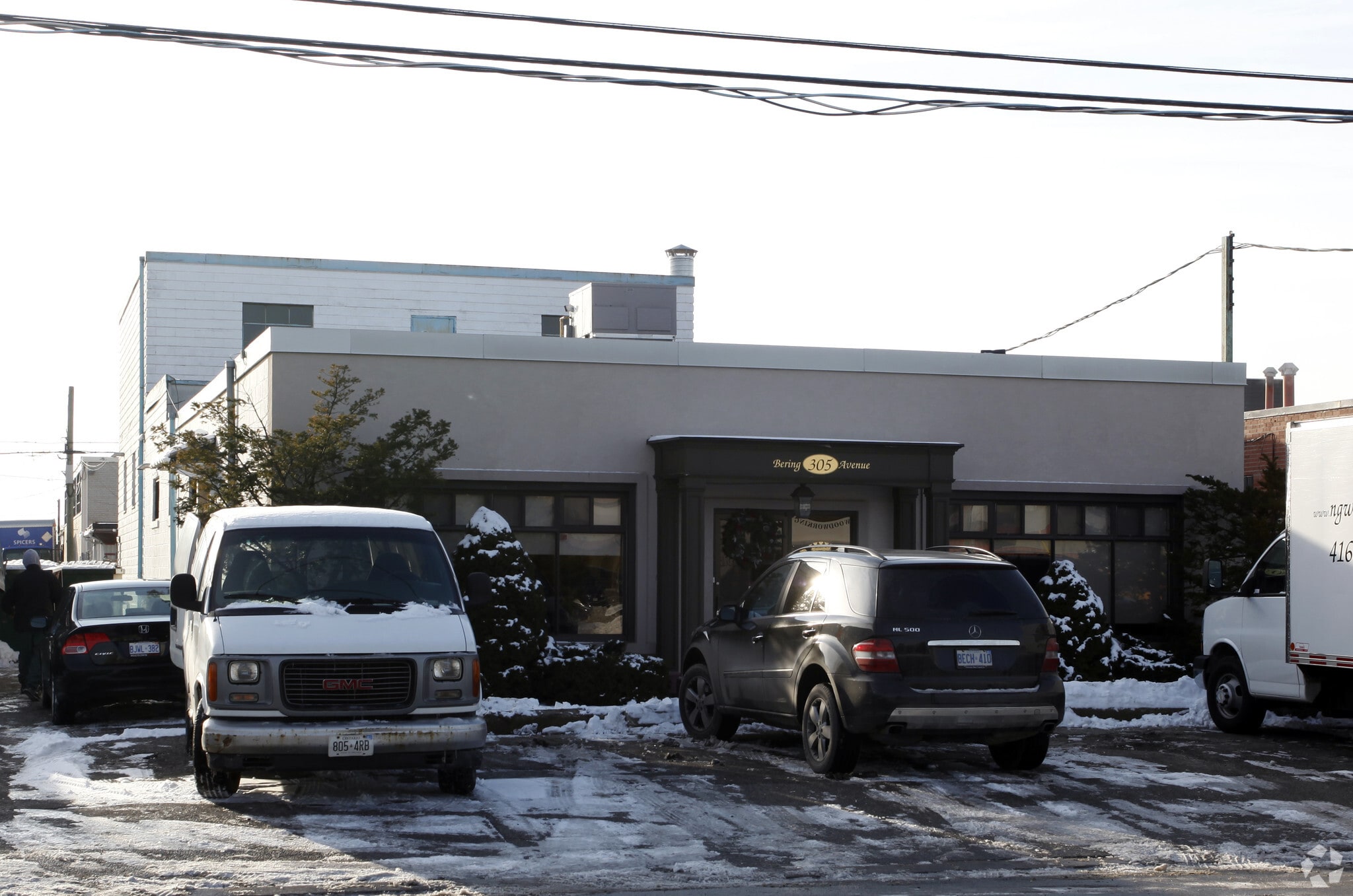 305 Bering Ave, Toronto, ON à vendre Photo principale- Image 1 de 1