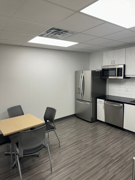 3041 Trenwest Dr, Winston-Salem, NC for sale - Building Photo - Image 3 of 5