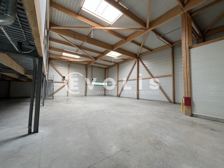 Flex in Chanteloup En Brie for lease - Interior Photo - Image 3 of 15
