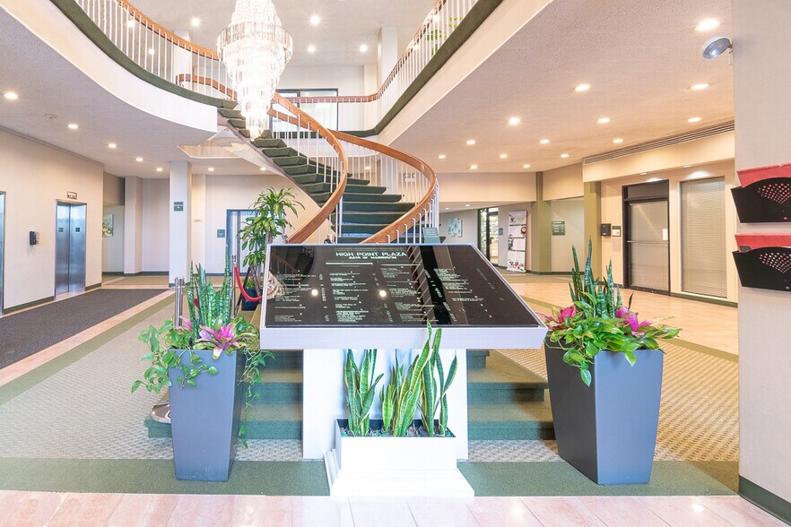 4415 W Harrison St, Hillside, IL à louer - Photo du bâtiment - Image 3 de 8