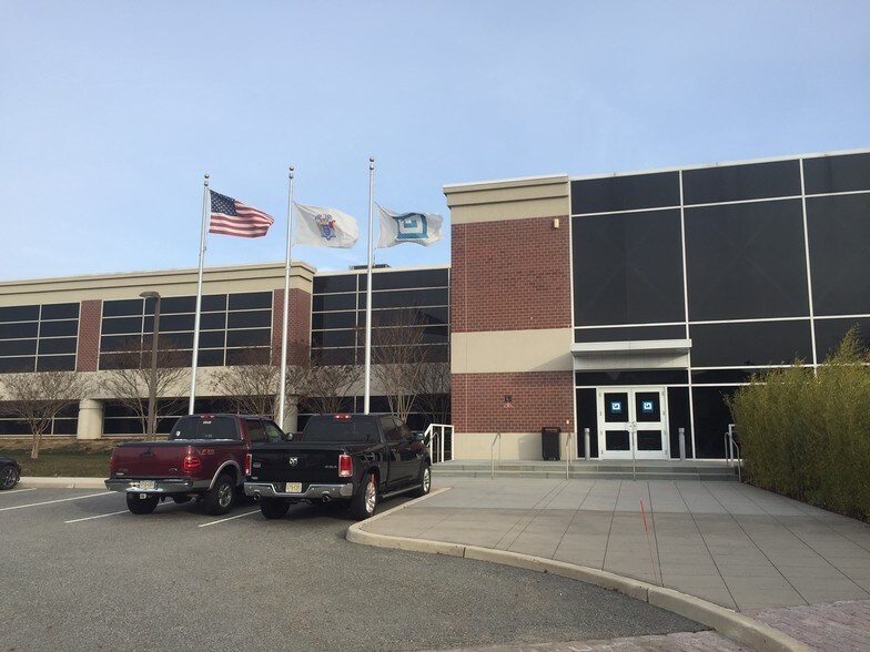 2 Commerce Dr, South Brunswick, NJ à louer - Photo du bâtiment - Image 2 de 19