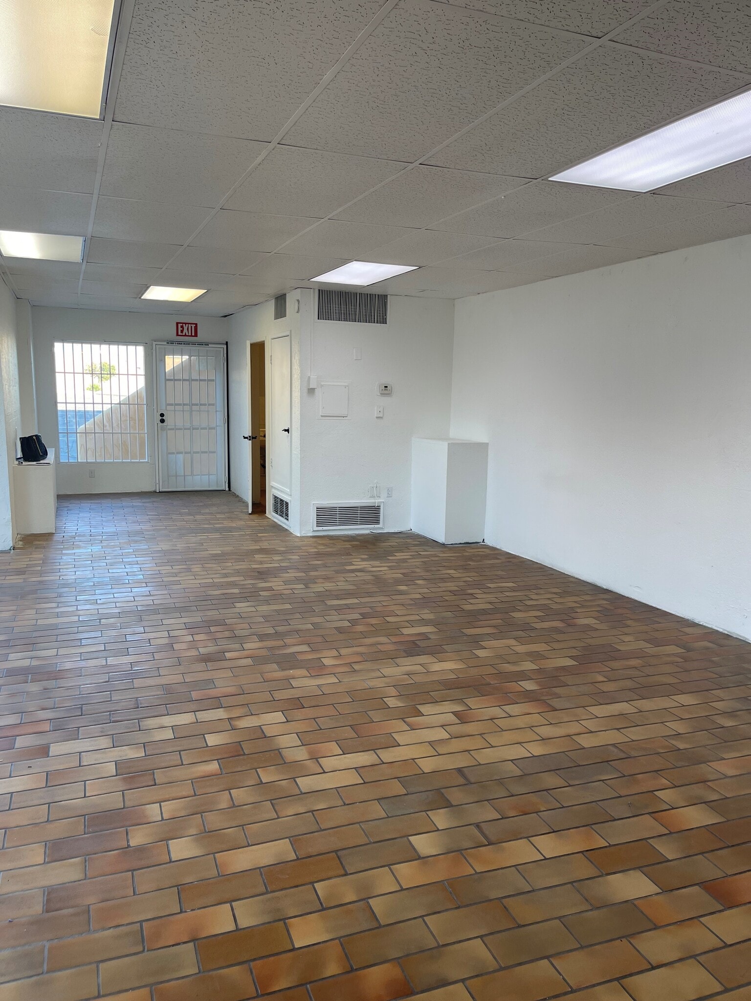 68487 E Palm Canyon Dr, Cathedral City, CA for lease Interior Photo- Image 1 of 3