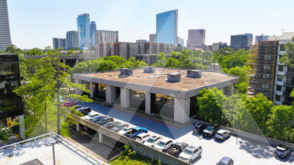 19 Briar Hollow Ln, Houston, TX à louer - Photo du bâtiment - Image 1 de 17