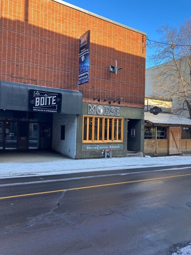 Plus de détails pour 35A Rue Saint-Jacques, Saint-jean-sur-richelieu, QC - Commerce de détail à vendre